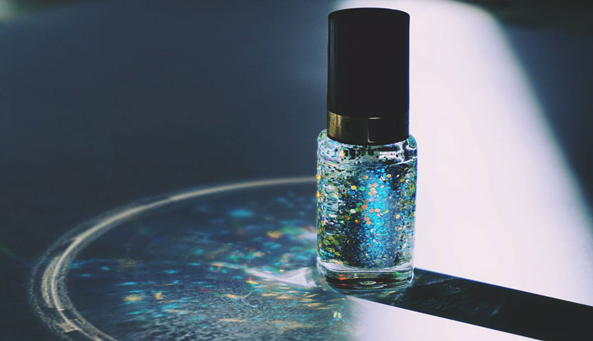 Glitter nail polish