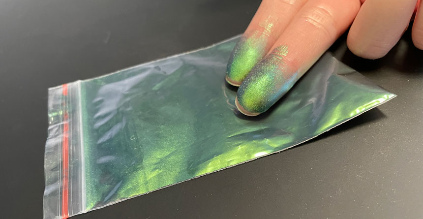 Green-Gold-Blue Color Shift Magnetic Pigment