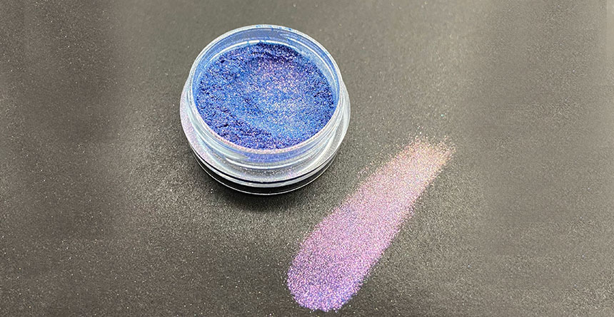 Optical Effects of Chameleon Pearl Pigments