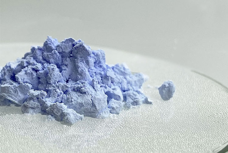 Blue to clear thermochromatic pigment