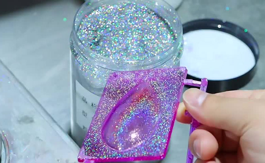 Aluminum based holographic silver glitter