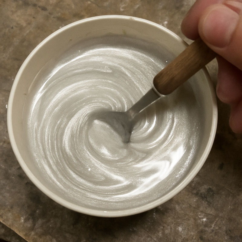 Mixing pearl pigment