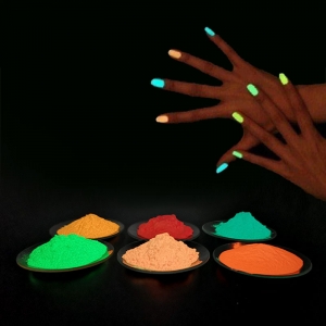 Glow in the dark powder for nails
